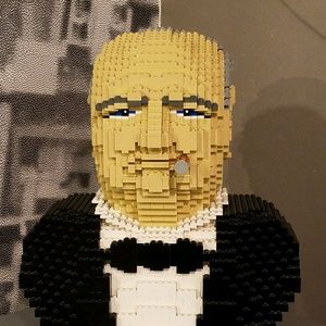 Meet your Posher, Leslie